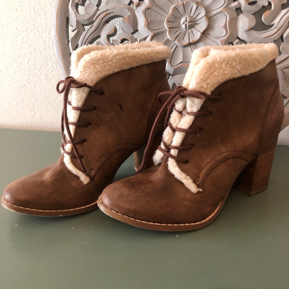 Sherpa lined brown heeled boots 6.5